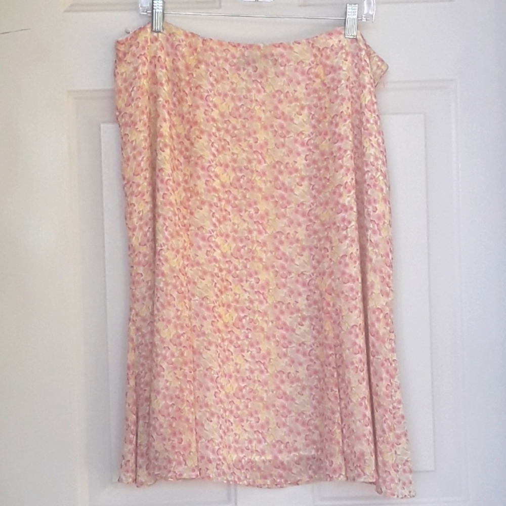 Jones-Wear. Panel Floral Midi Skirt